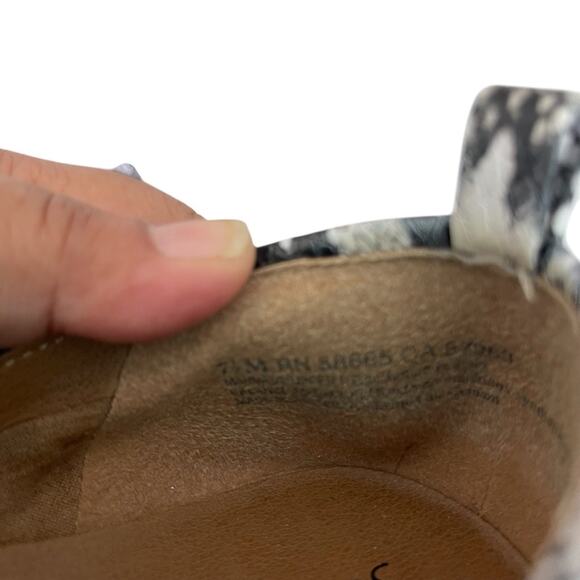 Susina Faux Snakeskin Pattern Low Stacked Heel Loafers Black Multi Size 7.5 M - Picture 6 of 7